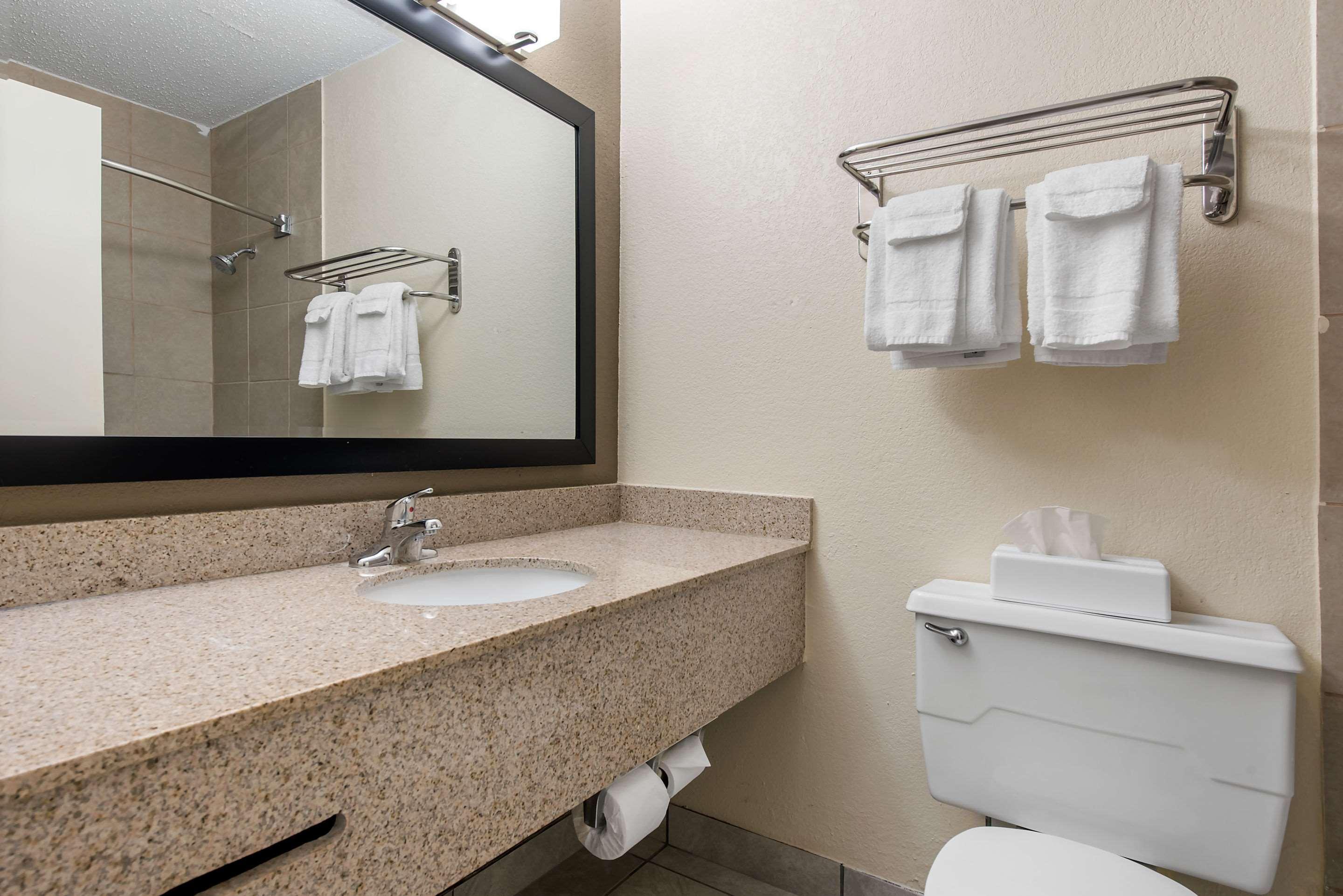 Quality Inn & Suites Lafayette I-65 Exteriör bild