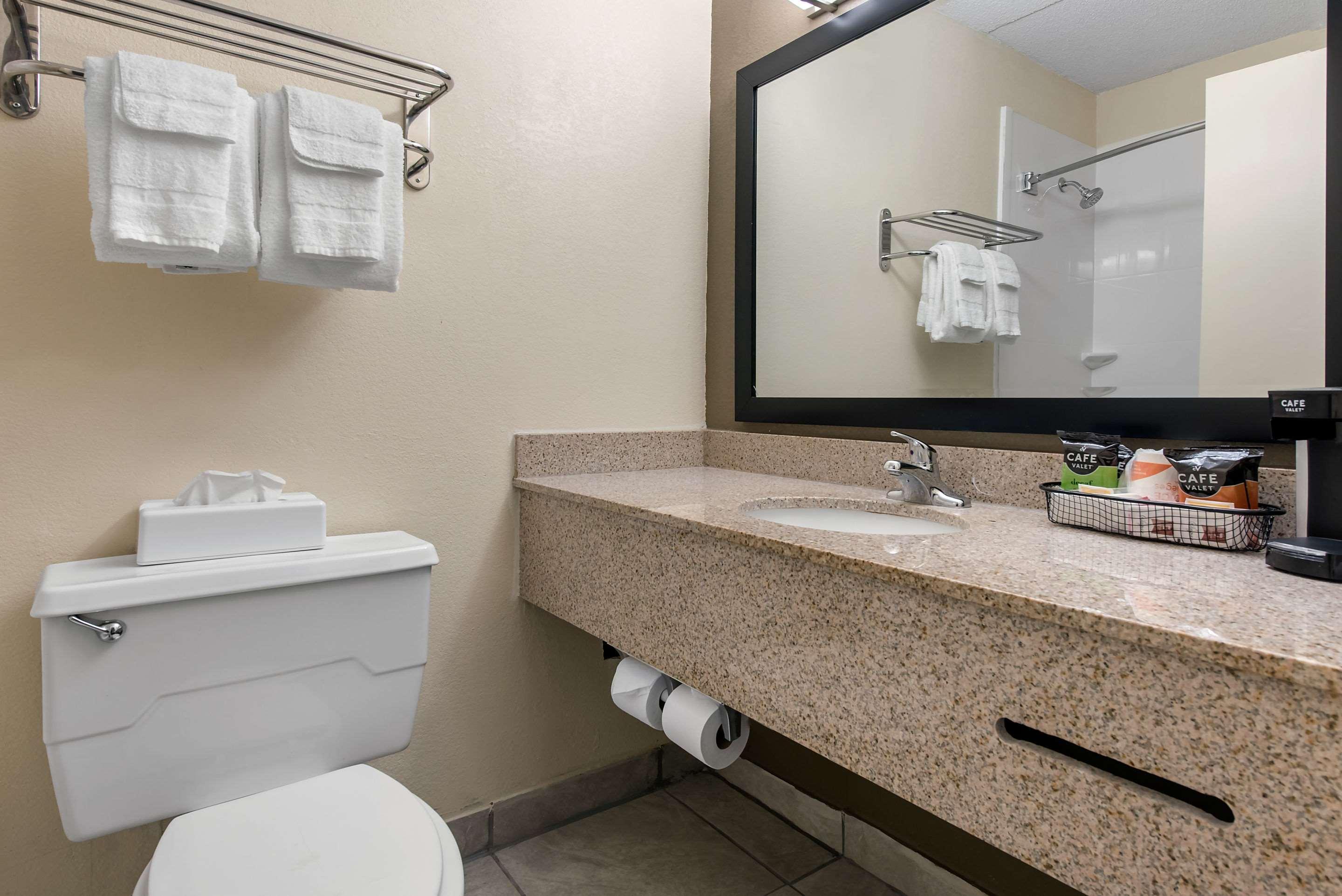 Quality Inn & Suites Lafayette I-65 Exteriör bild
