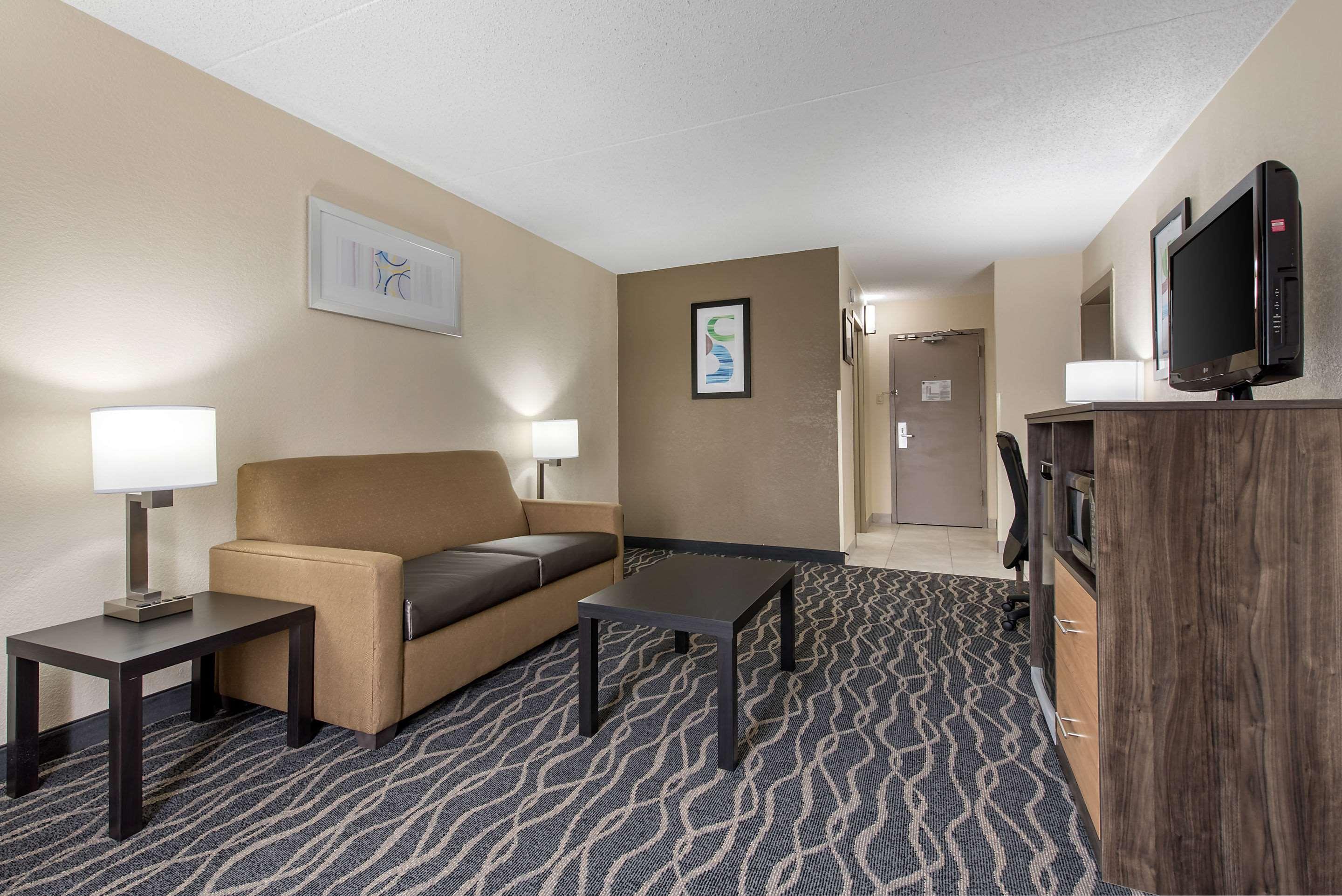 Quality Inn & Suites Lafayette I-65 Exteriör bild