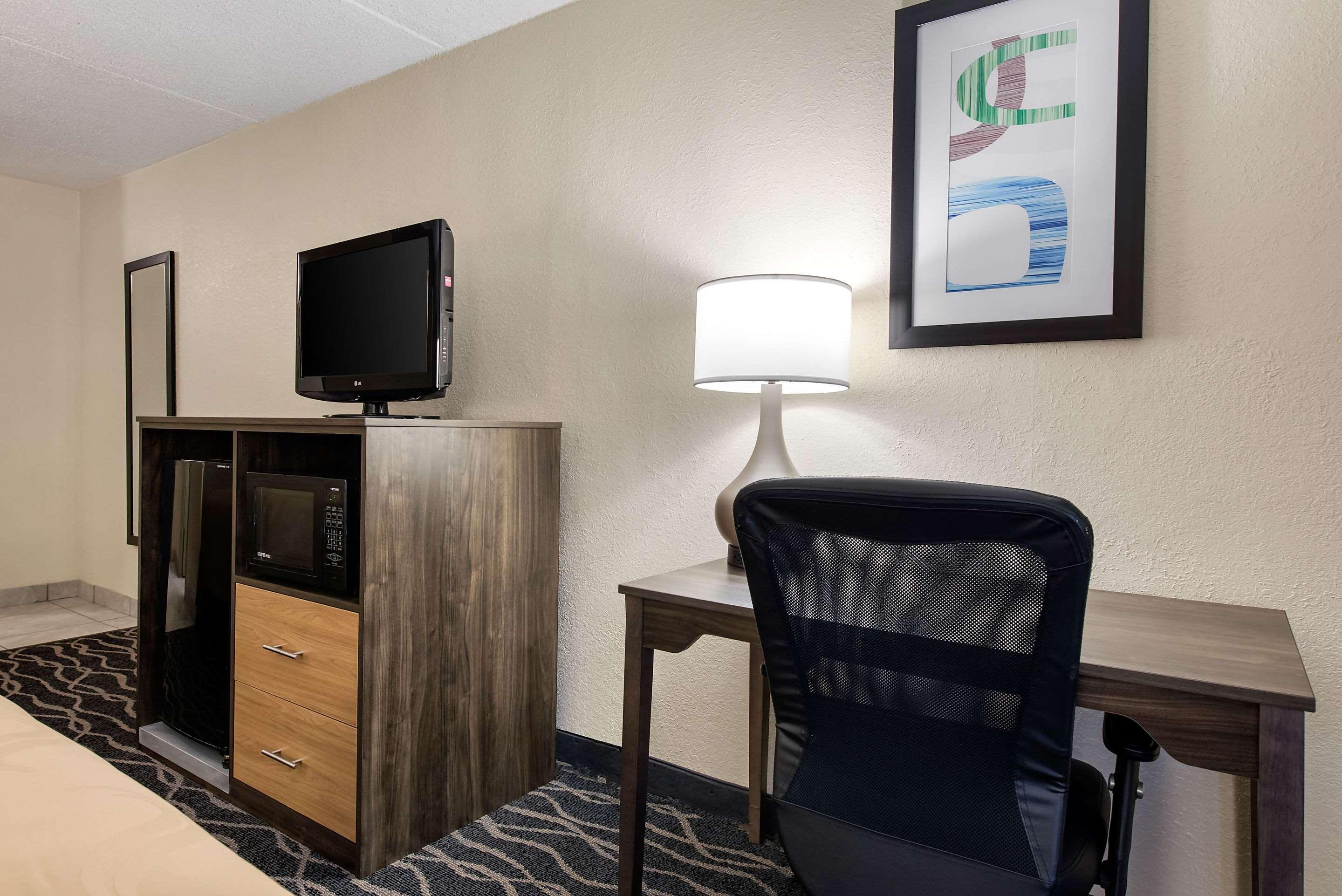 Quality Inn & Suites Lafayette I-65 Exteriör bild