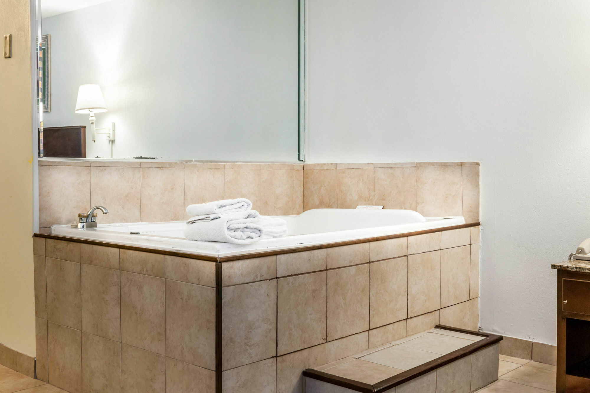 Quality Inn & Suites Lafayette I-65 Exteriör bild